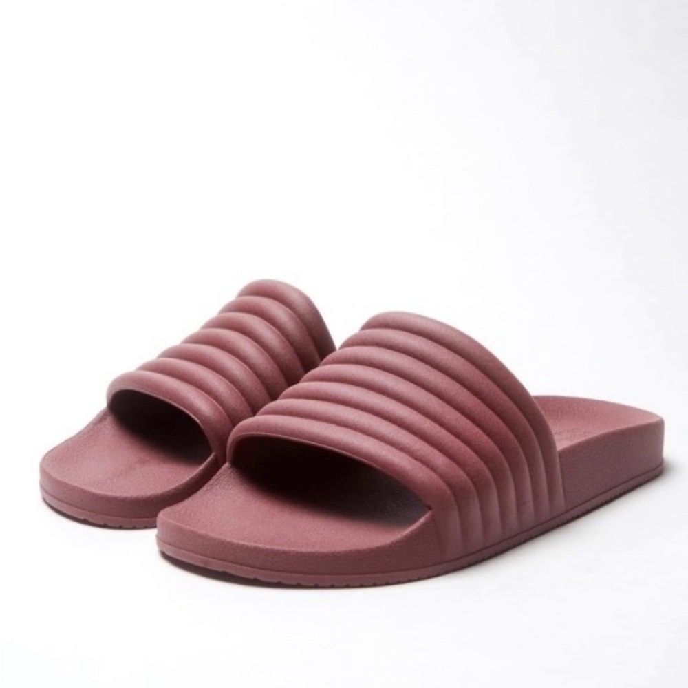 Girlfriend Collective Fig ReSlides Size W10/M9, dark pink slides